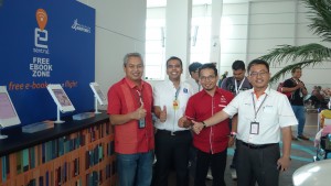 From left : Raslan Shahrin (Manager of Commercial Services MAHB), Faiz Al-Shahab (CEO of eSentral), Tuan Syed Munawar (CEO of Perbadanan Kota Buku), Mohd Fauzi Ahmad (Senior Manager of MAHB)